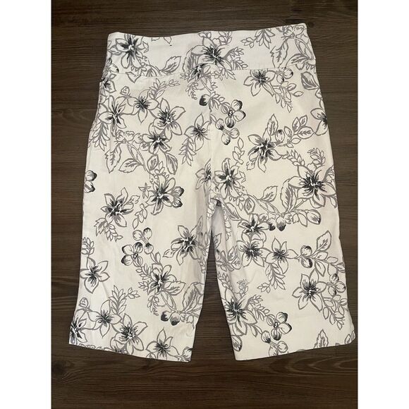 Peck & Peck Size 6 White/Black Floral Pattern Stretch Knee Length Capri Pants - Picture 3 of 6